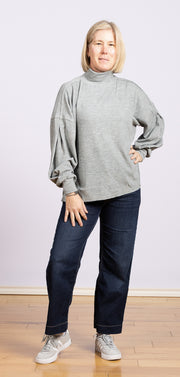 Boxy pullover with pleated sleeve in gray