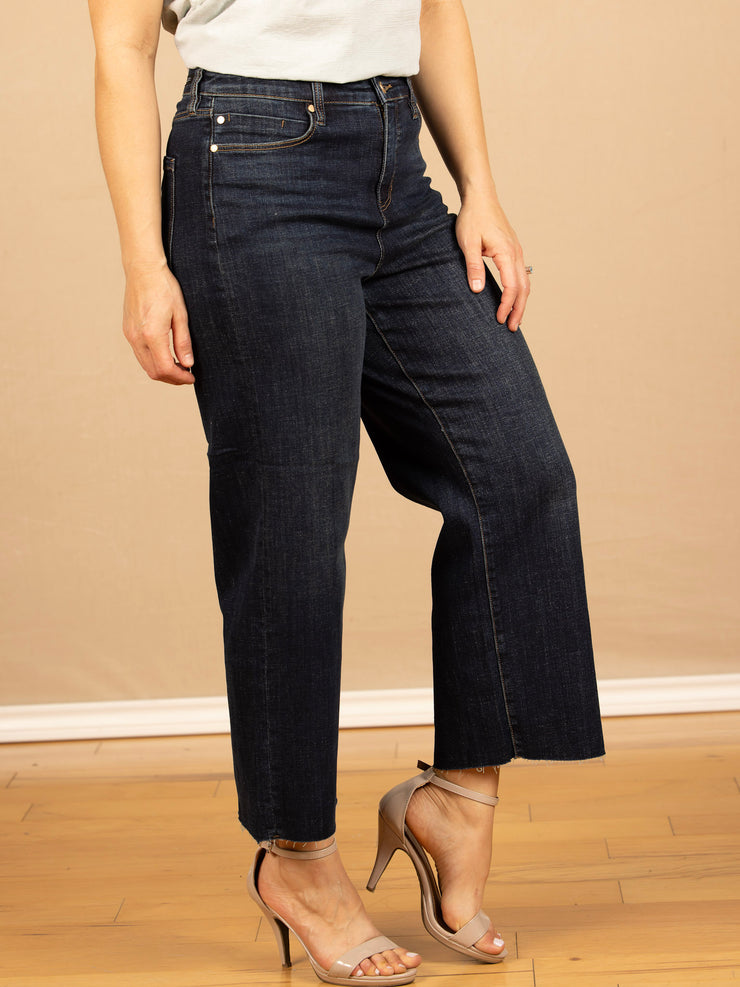 Stride HR Crop Wide Cut Hem Eastmoor