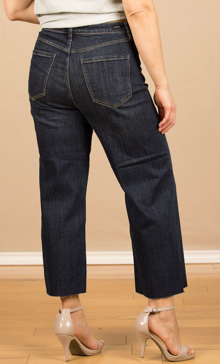 Stride HR Crop Wide Cut Hem Eastmoor