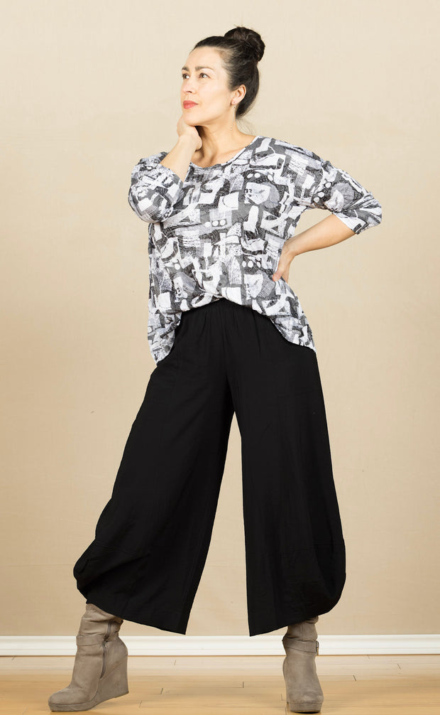 Button Back Top Black/White