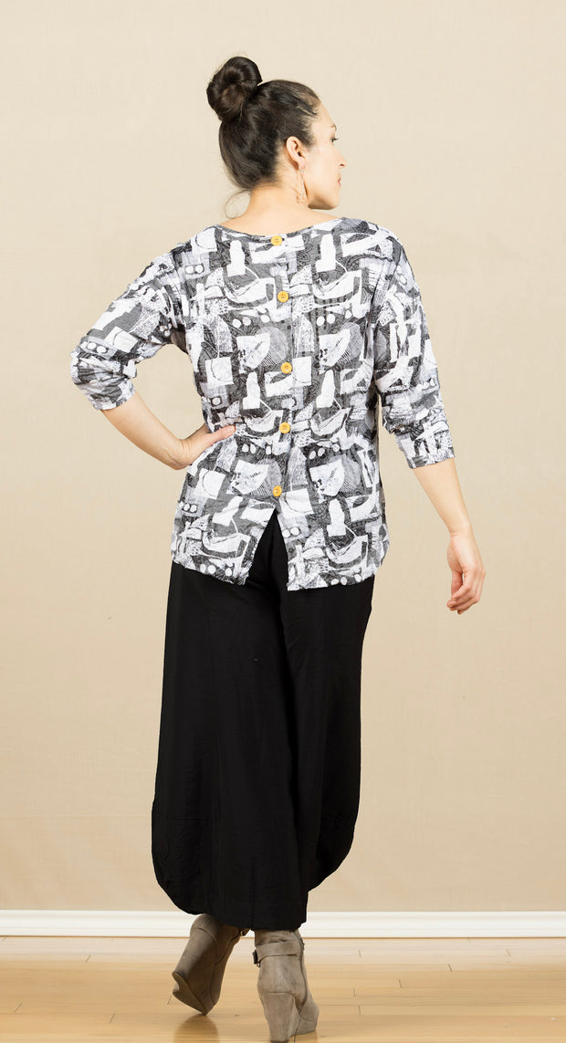 Button Back Top Black/White
