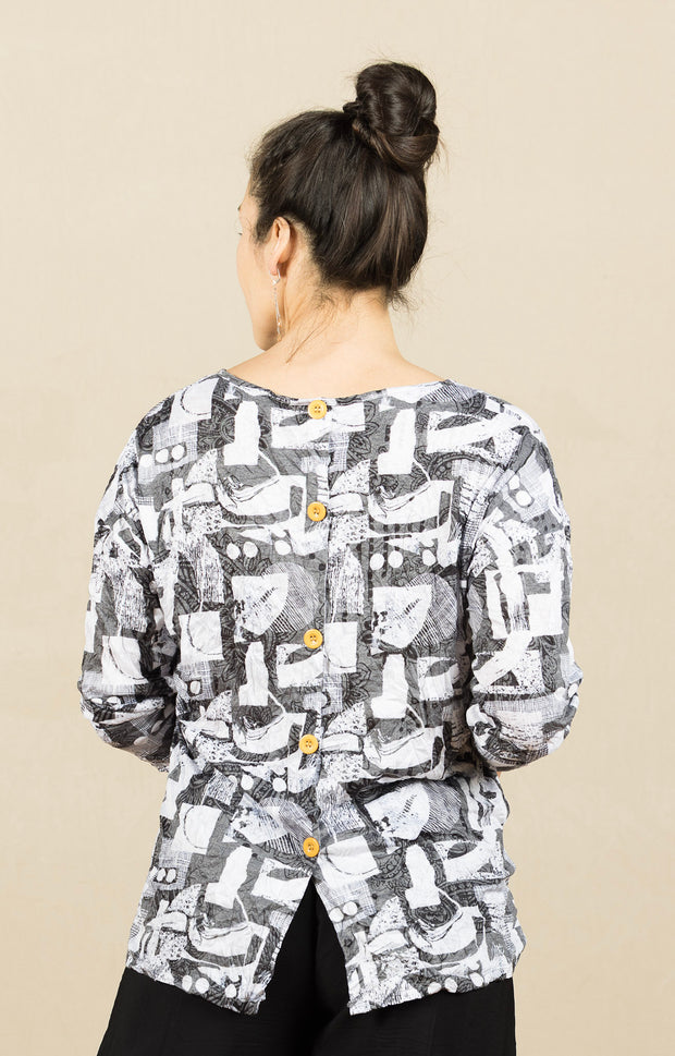Button Back Top Black/White