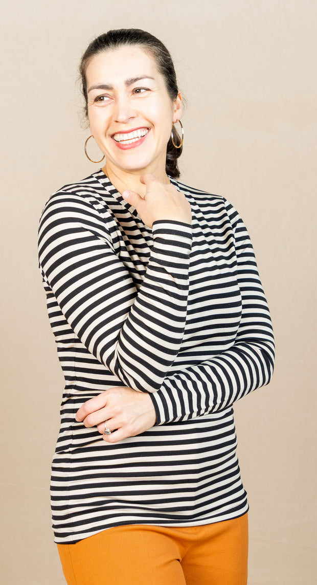 black and white long sleeve tee
