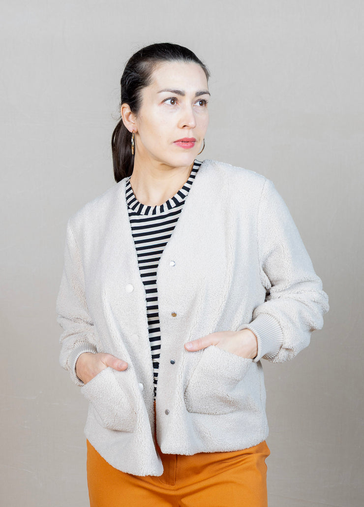 Relaxed snap down jacket with pockets and ribbed cuffs