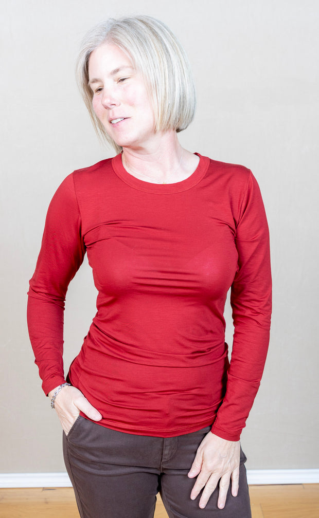 Long sleeve, round neck long sleeve tee
