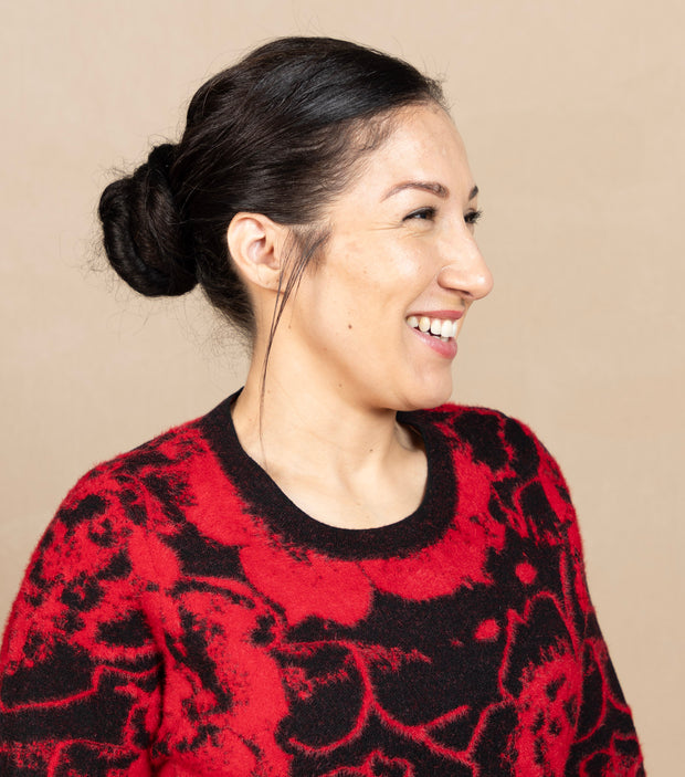 Long Sleeve Crew Neck Sweater Black/Red Floral