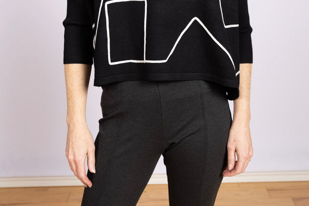 Aja Ortho Top Black & White